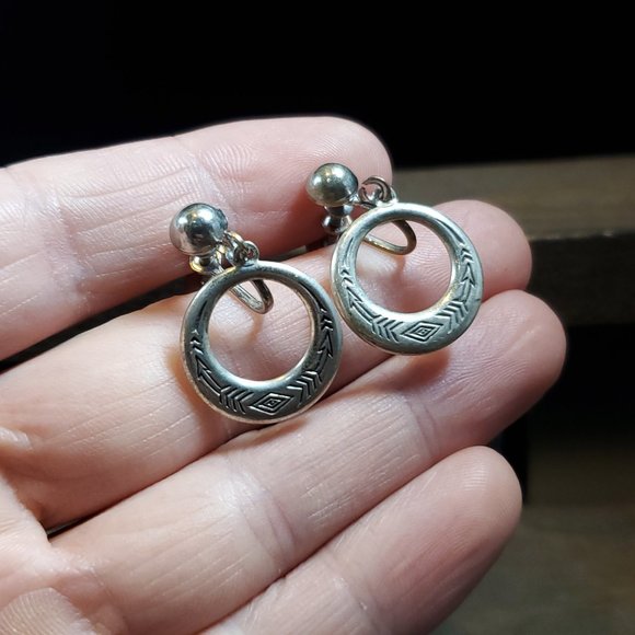 925 Sterling Silver Unique Pattern Screw On Earrings - Picture 2 of 6